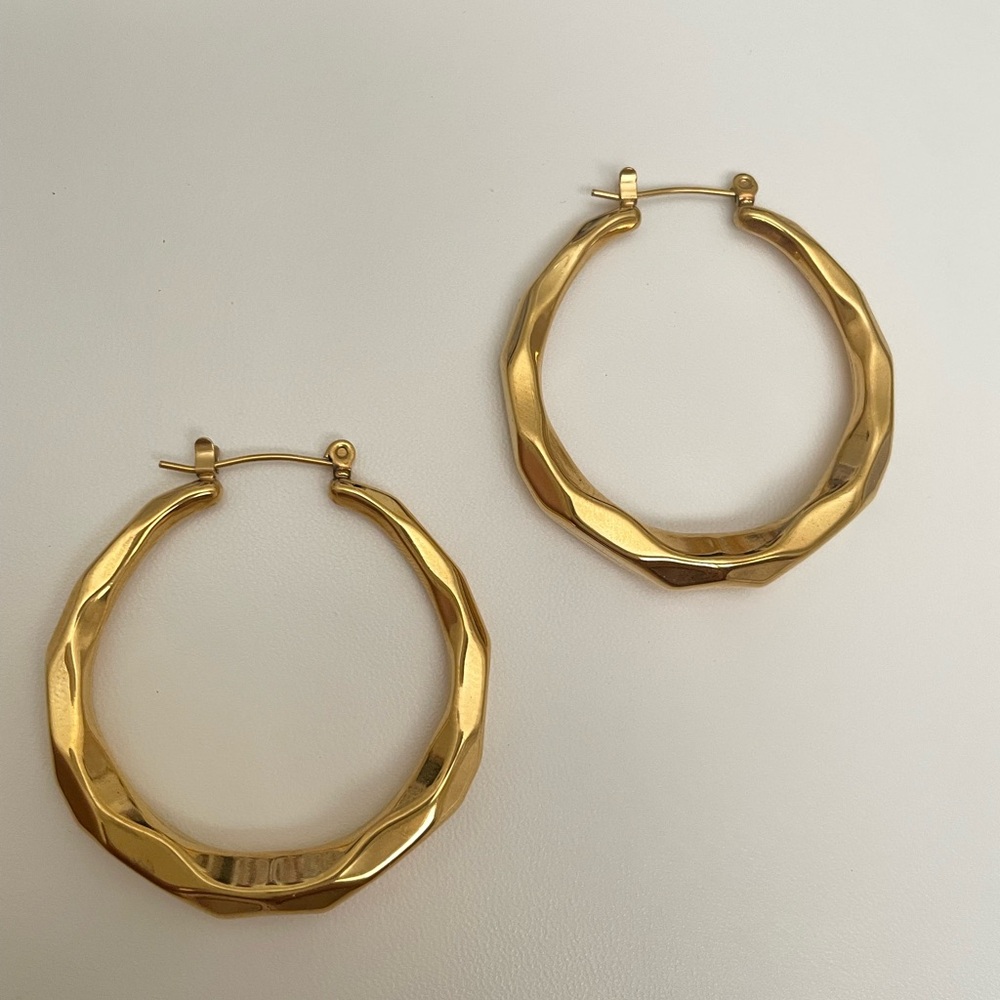 Elegant Gold Hoop Earrings
Stainless Steel